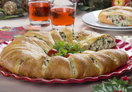 Spinach Artichoke Crescent Ring